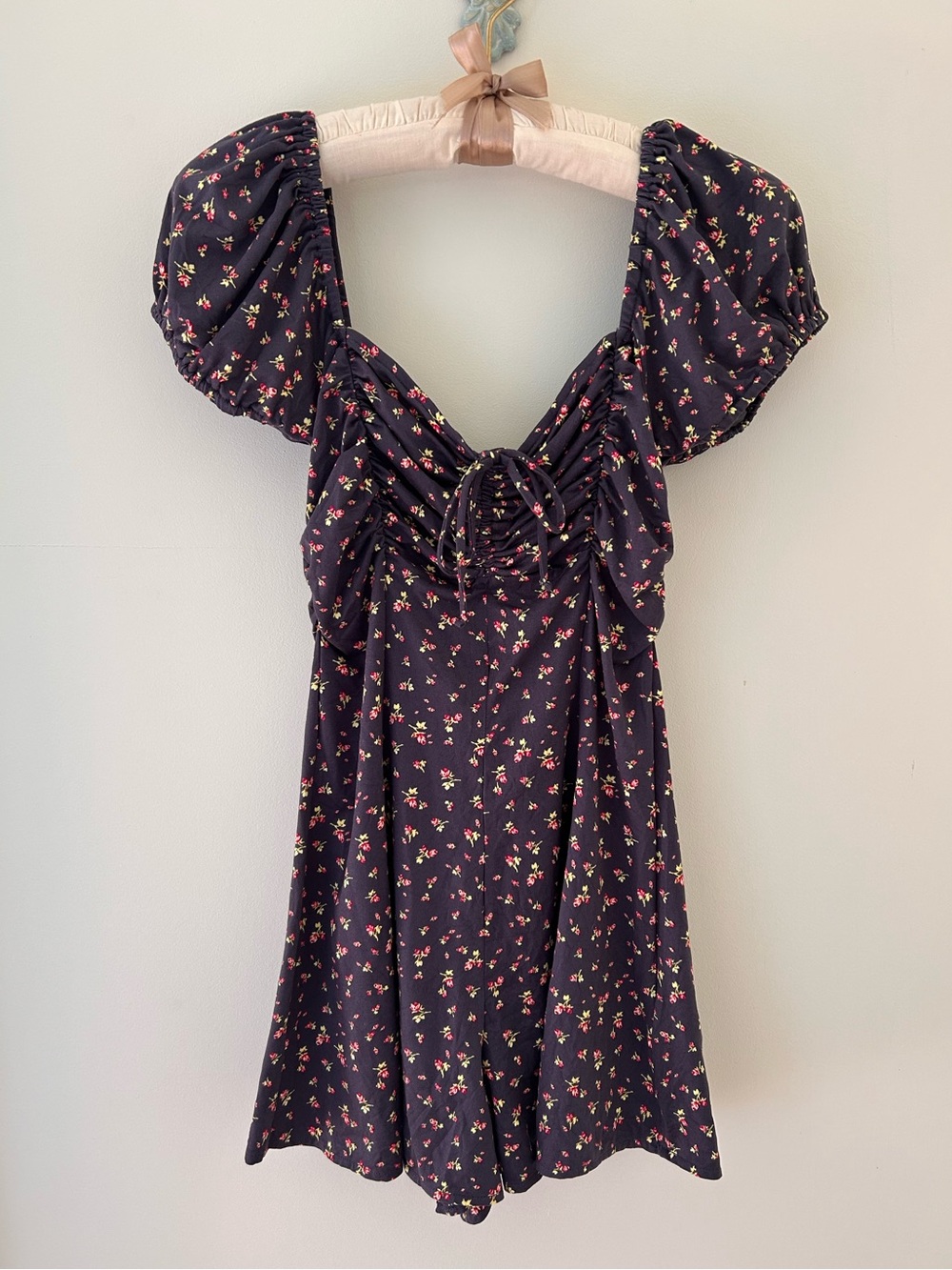 Urban Outfitters Rosebud Romper with Ruched Bust 
Size: XS
EUC-Like New